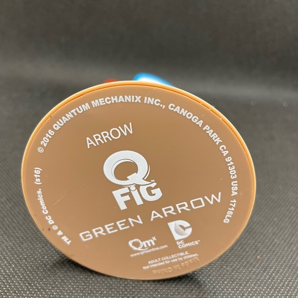 Set of 2 DC Comics “Arrow” Collector Items - Picture 8 of 9